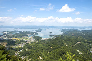 神峰山から見下ろした、大崎上島町の風景
