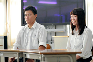 気仙沼向洋高校産業経済科3年 紺野郁弥さん（左）、三浦麻衣さん（右）
